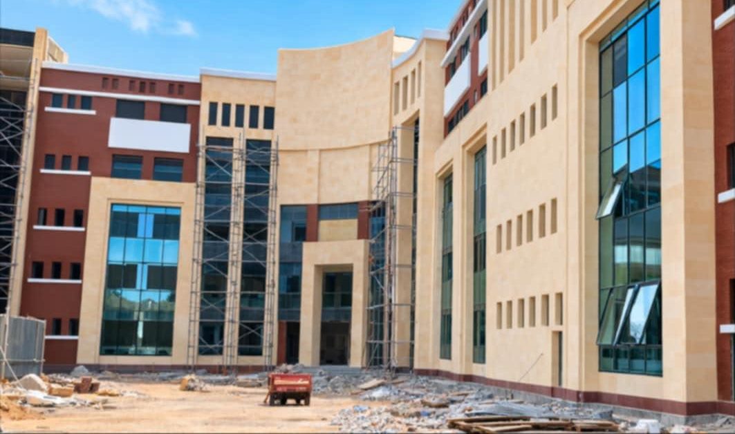 Students' courtyard between the El Manara school buildings